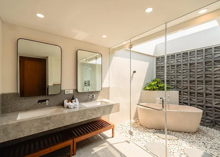 Aky - Daily Service, Luxury Pool ! Villa