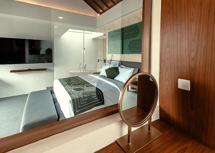 Aky - Daily Service, Luxury Pool ! *